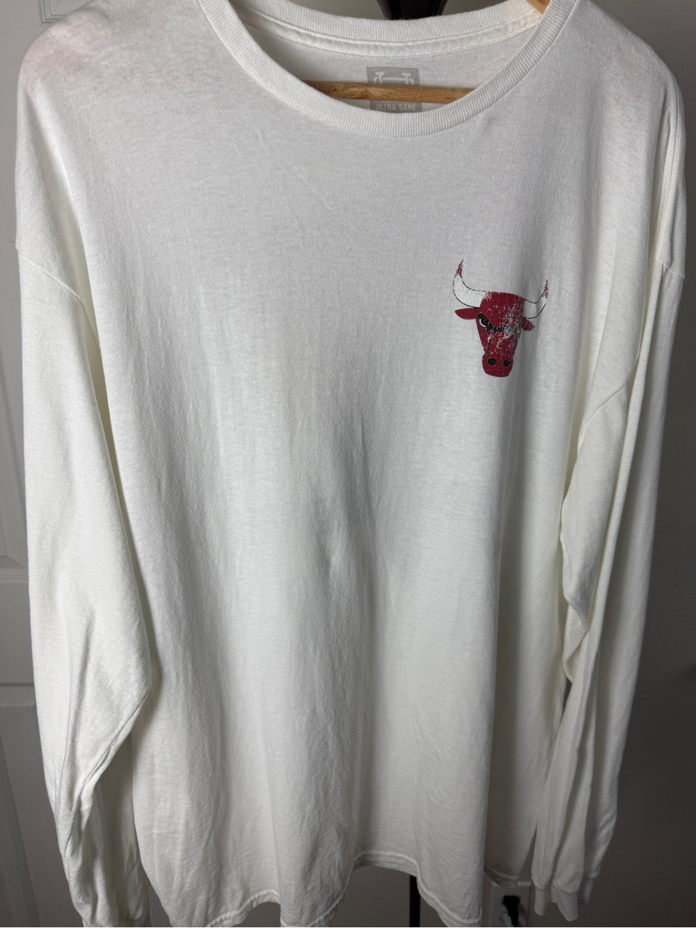 Ultra Game Men's Chicago Bulls Long-Sleeve Tee